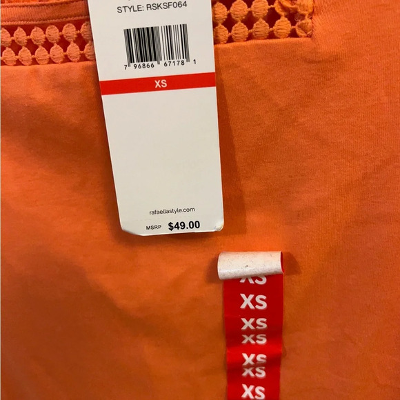 NWT- Ella Rafaella Women's
Dot Trim Short Sleeve Top - Picture 6 of 10